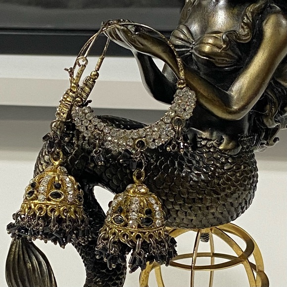 Vintage gold tone rhinestone and bead tassels dangle statement earrings. Used. - Picture 5 of 11